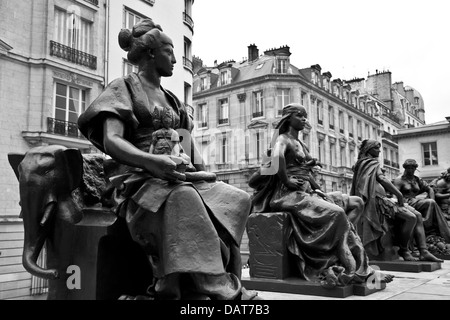 Statuen von sechs Kontinente vor musée d ' Orsay Stockfoto