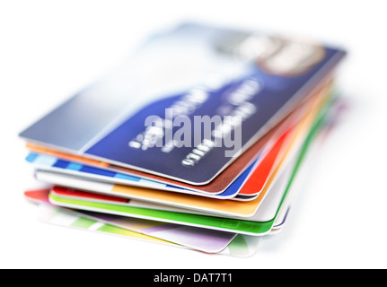 Kreditkarten-Stack auf weiß Stockfoto