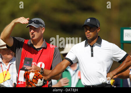 Muirfield, Schottland, Vereinigtes Königreich. 18. Juli 2013. Tiger Woods & Caddy, Joe Lacava Usa die Open Championship 2013, Muirfield, Schottland Muirfield, East Lothian, Schottland 18. Juli 2013 Muirfield 2013 © Allstar Picture Library/Alamy Live News © Allstar Bibliothek/Alamy Live News Bildnachweis: Allstar Bild Bibliothek/Alamy Live-Nachrichten Stockfoto