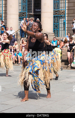 Chance to Dance in Sheffield am 13. Juli 2013.  Eine Mischung aus verschiedenen Tänze rund um die Innenstadt. Stockfoto