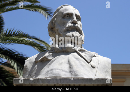 Die Büste von Giuseppe Garibaldi vom 4. Juli 1807 - 2. Juni 1882), war ein italienischer General und nationalistisch. Es ist in der Stadt von Agrigento, Sizilien. Ein Republikaner, er trug zur italienischen Einigung und die Schaffung des Königreichs Italien. Stockfoto