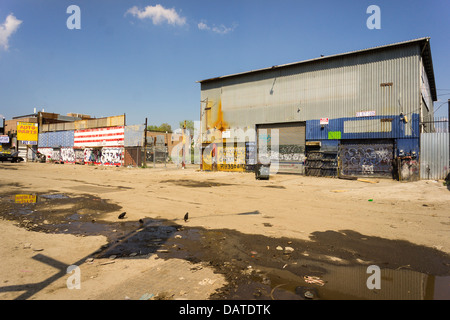 Reparaturwerkstätten Sie im Schatten des Citi Field das Auto Willets Point im Stadtteil Queens in New York Stockfoto