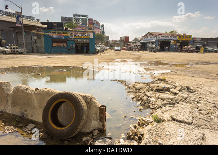 Reparaturwerkstätten Sie im Schatten des Citi Field das Auto Willets Point im Stadtteil Queens in New York Stockfoto