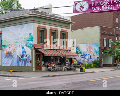 Wandbilder auf Gebäuden auf Franklin Street in Watkins Glen New York in der Finger Lakes Region von NY State Stockfoto