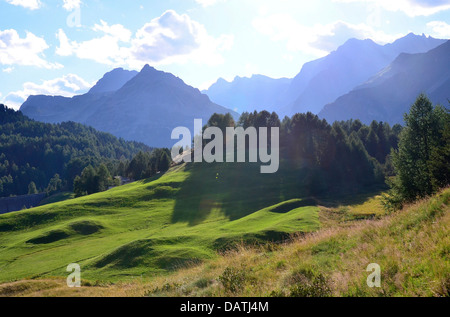 Es ist sehr lohnende von Maloja zum Cavloc-See zu Fuß, da sie Sie mit einer wunderbaren Aussicht auf die Cime di Bregaglia bietet. Stockfoto