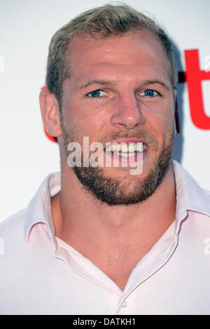 London, UK. 18. Juli 2013. James Haskell (Rugbyspieler) besucht die Haltung erste Gay Magazine Launch, weltweit Sexiest 100 Männer 2013 Sommerfest bei der Carbon im The Cumberland Hotel in London. Bildnachweis: Siehe Li/Alamy Live News Stockfoto