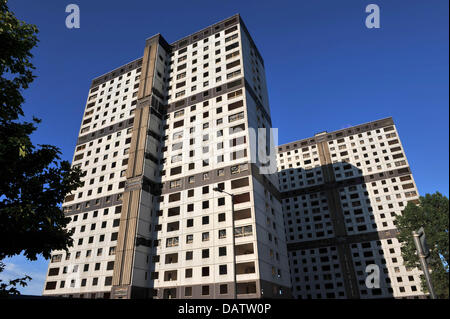Hochhäuser an Sandiefield Road, Gorbals, Glasgow, für den Abriss vorbereitet. Stockfoto