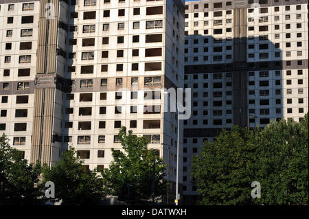 Hochhäuser an Sandiefield Road, Gorbals, Glasgow, für den Abriss vorbereitet. Stockfoto