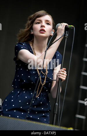 Mailand Italien. 18. Juli 2013. Die schottische Elektropop-Band CHVRCHES spielt live im Stadio San Siro Eröffnungsshow von Depeche Mode Kredit: Rodolfo weitertransferiert/Alamy Live News Stockfoto