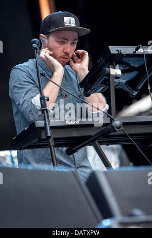 Mailand Italien. 18. Juli 2013. Die schottische Elektropop-Band CHVRCHES spielt live im Stadio San Siro Eröffnungsshow von Depeche Mode Kredit: Rodolfo weitertransferiert/Alamy Live News Stockfoto