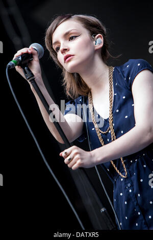 Mailand Italien. 18. Juli 2013. Die schottische Elektropop-Band CHVRCHES spielt live im Stadio San Siro Eröffnungsshow von Depeche Mode Kredit: Rodolfo weitertransferiert/Alamy Live News Stockfoto