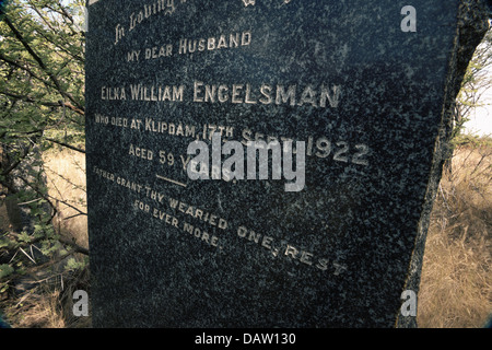 Tombstaone auf alten Grab aus der Diamond Rush Ära auf dem Bauernhof Klipdam, Südafrika Stockfoto