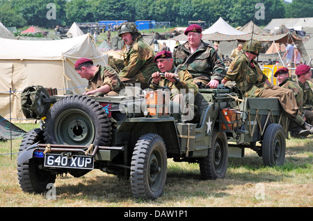 Krieg und Frieden Wiederbelebung, Juli 2013. Folkestone Racecourse, Kent, England, UK. Stockfoto