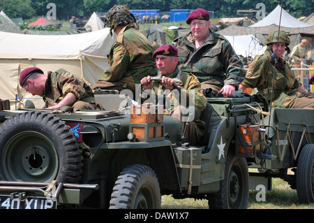 Krieg und Frieden Wiederbelebung, Juli 2013. Folkestone Racecourse, Kent, England, UK. Stockfoto