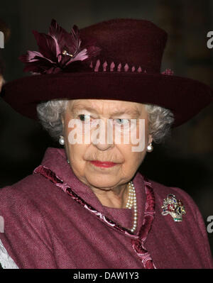 Die britische Königin Elizabeth II ist in den Haag, Niederlande, 5. Februar 2007 abgebildet. Die englische Königin zahlt den Niederlande ein eintägiger Besuch anlässlich des 400. Jahrestages der englische reformierte Kirche auf dem Begijnhof in Amsterdam. Foto: Nieboer. NIEDERLANDE Stockfoto