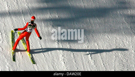 Deutscher Skispringer abgebildet Michael Uhrmann auf dem Hochfirst Sprung von Titisee-Neustadt, Deutschland, 3. Februar 2007. Foto: Patrick Seeger Stockfoto