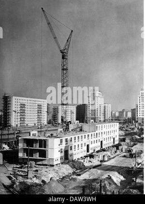 Geographie / Reisen, Deutschland, Berlin, Straßen, Karl-Marx-Allee (Stalin-Allee), Bau von Wohngebäuden, 6.3.1961, zusätzliche-Rights-Clearences-not available Stockfoto