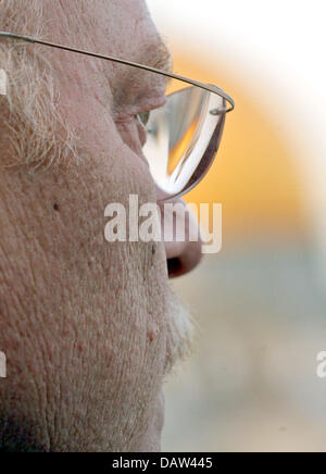 Vorsitzender des parlamentarischen Partei SPD, Peter Struck, im Bild vor dem Felsendom in Jerusalem, Israel, Mittwoch, 14. Februar 2007. Auffiel, ist derzeit auf einem Baum-Tag-Besuch in Israel und den palästinensischen Gebieten. Foto: Johannes Eisele Stockfoto