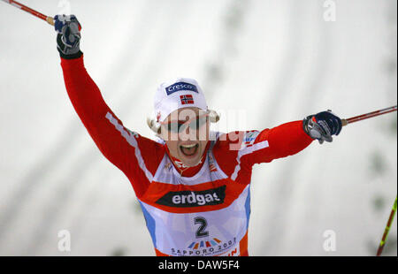 Astrid Jacobsen Norwegens Prost nach Einnahme Gold im Sprint der Frauen cross Country Finale in der nordischen Ski-WM in Sapporo, Japan, Donnerstag, 22. Februar 2007. Foto: Gero Breloer Stockfoto