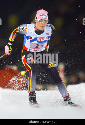 Evi Sachenbacher-Stehle Deutschlands in der Frauen Team-Sprint Event in der nordischen Ski-WM in Sapporo, Japan, Freitag, 23. Februar 2007 abgebildet. Foto: Gero Breloer Stockfoto