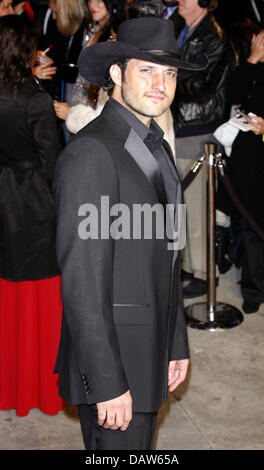 US-Regisseur Robert Rodriguez Lächeln für die Kameras, die Ankunft in der Vanity Fair Oscar Party in Los Angeles, CA, Vereinigte Staaten, 25. Februar 2007. Foto: Hubert Boesl Stockfoto