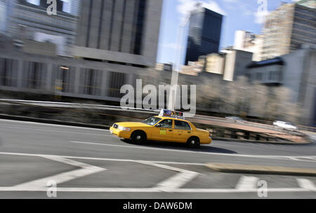 Ein sog. Yellow Cab Taxi in den Straßen von New York, NY, USA, 29. Januar 2007 abgebildet. 12.000 Taxis sind für die Straßen von New York registriert. Foto: Andreas Gebert Stockfoto