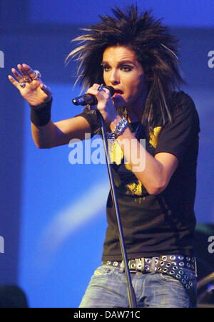 Deutschland-Teen-pop-Band "Tokio Hotel" führen bei The Dome 41 in Mannheim, Deutschland, Freitag, 2. März 2007. Die Show vom deutschen privaten TV-Sender RTL II erwartet 10.000 Zuschauer zum Jubeln zahlreiche Stars und Sternchen. Foto: Ronald Wittek Stockfoto