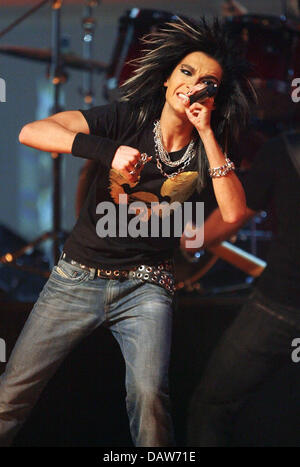 Deutschland-Teen-pop-Band "Tokio Hotel" führen bei The Dome 41 in Mannheim, Deutschland, Freitag, 2. März 2007. Die Show vom deutschen privaten TV-Sender RTL II erwartet 10.000 Zuschauer zum Jubeln zahlreiche Stars und Sternchen. Foto: Ronald Wittek Stockfoto