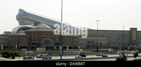 Das Bild zeigt einen Blick von der Mall of Emirates Shopping Center und die Indoor Skifahren Komplex "Ski Dubai" in Dubai, VAE, 8. Januar 2007. Foto: Daniel Karmann Stockfoto