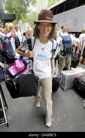 Schwimmerin Antje Buschschulte ist bei Ankunft der deutschen Nationalmannschaft im Team-Hotel in Melbourne, Australien, Donnerstag, 22. März 2007 abgebildet. Nach dem Abschluss eines Trainingslagers außerhalb von Melbourne, die das deutsche Team nun bereit zur Teilnahme an der Schwimmwettkampf der 12. FINA Weltmeisterschaften in Melbourne ist, startet die kommenden Sonntag, 25 März. Foto: Bernd Thi Stockfoto