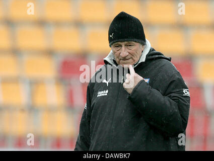 Tschechische Trainer Karel Brückner während seiner Team-Training in Prag, Tschechische Republik, Freitag, 23. März 2007 abgebildet. Die Tschechische Republik steht Deutschland in der EURO 2008-Qualifikation morgen 24 März in Prag, Tschechien. Foto: Oliver Berg Stockfoto