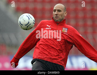 Tschechische Nationalstürmer Jan Koller während seiner Team-Training in Prag, Tschechische Republik, Freitag, 23. März 2007 abgebildet. Die Tschechische Republik steht Deutschland in der EURO 2008-Qualifikation morgen 24 März in Prag, Tschechien. Foto: Oliver Berg Stockfoto