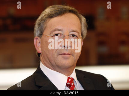 Der luxemburgische Premierminister Jean-Claude Juncker im Bild während der ARD-Talkshow "Sabine Christiansen" zum Thema "Europas Geburtstag - Grund zum feiern?" in Berlin, Deutschland, 25. März 2007. Foto: Marcel Mettelsiefen Stockfoto