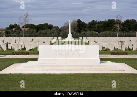 Das Foto zeigt den Eingang der Moro River Canadian War Cemetery in Ortona, Italien, Samstag, 24. März 2007. Die Schlacht von Ortona auf der deutschen "Gustav" Verteidigungslinie im Oktober 1943 war eine der wichtigsten Schlachten die kanadische Armee im zweiten Weltkrieg kämpfte. Foto: Lars Halbauer Stockfoto