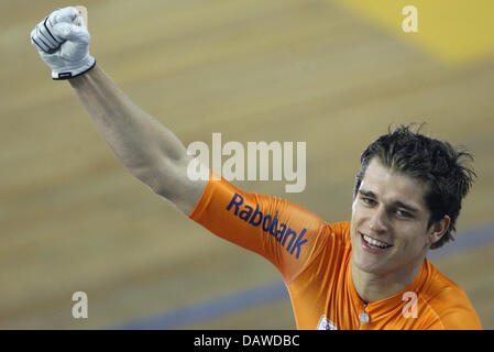 Niederländische Radrennfahrer Theo Bos feiert seinen Sieg im Sprint bei den Bahn-Weltmeisterschaften in Palma de Mallorca, Spanien, Sonntag, 1. April 2007. Foto: Johannes Eisele Stockfoto