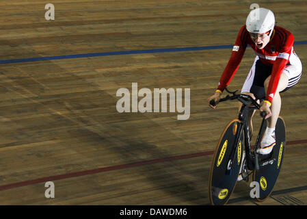 Deutsche Radsport pro Verena Joos abgebildet im Zeittraining der Frauen individuelle Verfolgung über 3.000 m Track Cycling World Championships in Palma De Mallorca, Spanien, 30. März 2007. Foto: Johannes Eisele Stockfoto