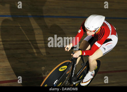 Deutsche Radsport pro Verena Joos abgebildet im Zeittraining der Frauen individuelle Verfolgung über 3.000 m Track Cycling World Championships in Palma De Mallorca, Spanien, 30. März 2007. Foto: Johannes Eisele Stockfoto