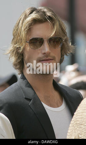 Berrys Freund Gabriel Aubry ist während Berrys Sterne Award Feier vor dem Hollywood Walk of Famein das Kodak-Theater in Hollwood, Los Angeles, USA, Dienstag, 3. April 2007 abgebildet.  Foto: Hubert Boesl Stockfoto