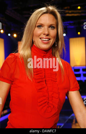 Prinzessin Maja Synke von Hohenzollern im Bild vor der TV-Show "Hessen-Quiz" von staatlichen Rundfunkanstalt "Hessischer Rundfunk" (hr) in einem TV-Studio in Frankfurt Main, Deutschland, Donnerstag, 12. April 2007 ausgestrahlt. Foto: Frank Rumpenhorst Stockfoto