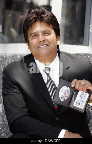 "CHiPs" - TV - star Erik Estrada Posen während der Zeremonie ehrt ihn mit einem Stern auf dem Hollywood Walk of Fame in Los Angeles, CA, Vereinigte Staaten, Donnerstag, 19. April 2007. Foto: Hubert Boesl Stockfoto