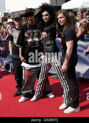 Deutsche Band Tokio Hotel stellt sich vor die Bravo Supershow im ISS Dome in Düsseldorf, 28. April 2007. Jugendlich Zeitschrift Bravo inszeniert den goldenen Bravo Otto Award. Foto: Jörg Carstensen Stockfoto