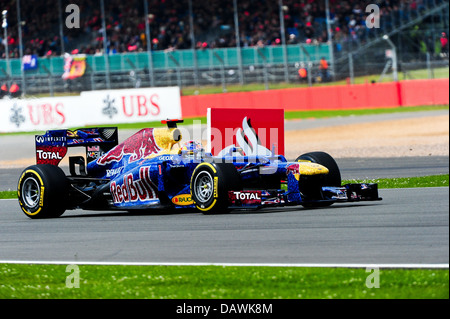 Sebastian Vettel, Red Bull Racing, verlässt die Farm Curve während des 2012 British Grand Prix in Silverstone Stockfoto