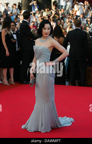 Amerikanische burlesque Künstlerin, Model und Schauspielerin Dita von Teese kommt bei der Weltpremiere von "Oceans 13" im Palais während der 60. 'Cannes Film Festival"in Cannes, Frankreich, 24. Mai 2007. Foto: Hubert Boesl Stockfoto