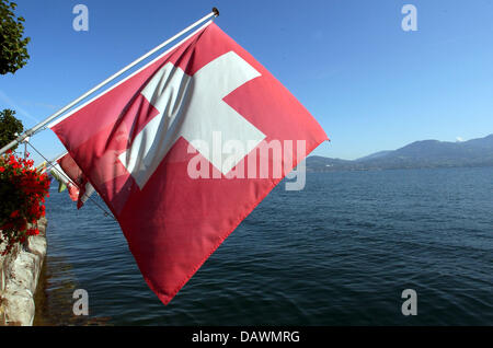 (Dpa-Datei) Das Datei-Bild vom 26. August 2006 zeigt einen Blick auf den Genfer See, Schweiz. Auswanderung in die Schweiz wird leichter für die deutschen und EU-Bürger aus 1. Juni 2007 ab. Aber es gibt noch eine Menge zu berücksichtigen. Foto: Horst Ossinger (Publikation ist kostenlos für Abonnenten der Dpa Thema Service.) Stockfoto