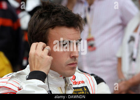 Spanische Formel1 Piloten Fernando Alonso von McLaren Mercedes sieht nachdenklich vor dem Grand Prix von Monaco, Montecarlo, 27. Mai 2007. Foto: Jens Büttner Stockfoto