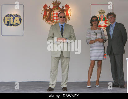 (L-R) Albert II, Prinz von Monaco, Prinzessin Caroline von Monaco und Prinz Ernst August von Hannover nach dem Grand Prix von Monaco, Montecarlo, 27. Mai 2007 gezeigt. Stockfoto