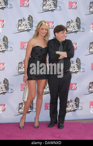 Britischer Schauspieler und "MTV Generation Award" Mike Myers ist mit der US-amerikanischen Schauspielerin Cameron Diaz bei den 2007 MTV Movie Awards an der Gibson Amphitheater in Universal City, Los Angeles, USA, 3. Juni 2007 abgebildet. Foto: Hubert Boesl Stockfoto