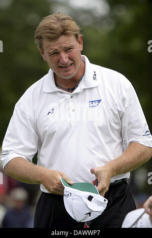 South African Golf zieht pro Ernie Els seine Mütze bei den BMW International Golf Open in Eichenried bei München, 22. Juni 2007. Das Turnier dauert bis zum 24. Juni 2007. Foto: Andreas Gebert Stockfoto