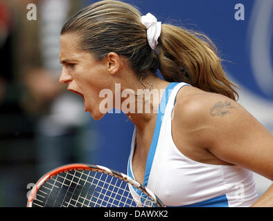 Französischer Tennis schreit pro Amelie Mauresmo verzweifelt nach dem Verlust gegen ukrainische Vakulenko mit 2-6, 6-1 und 2-6 während der Qatar Telecom German Open in Berlin, Deutschland, 11. Mai 2007. Foto: Wolfgang Kumm Stockfoto