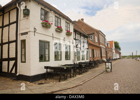 Ribe South West Jütland Dänemark EU Saelhunden beliebtes Fischrestaurant an der Seite des Flusses Ribe Stockfoto